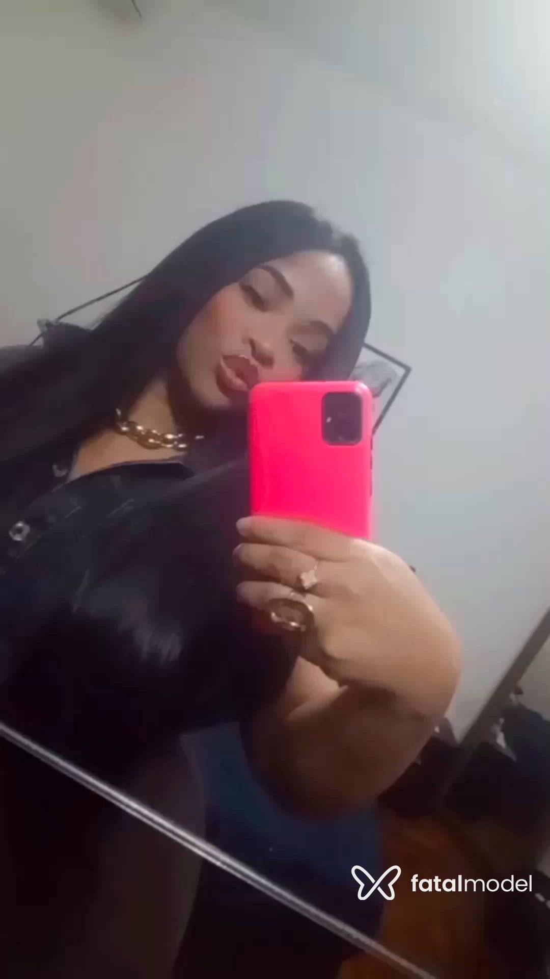 Acompanhante mulher morena (o) de olhos pretos - Lorena