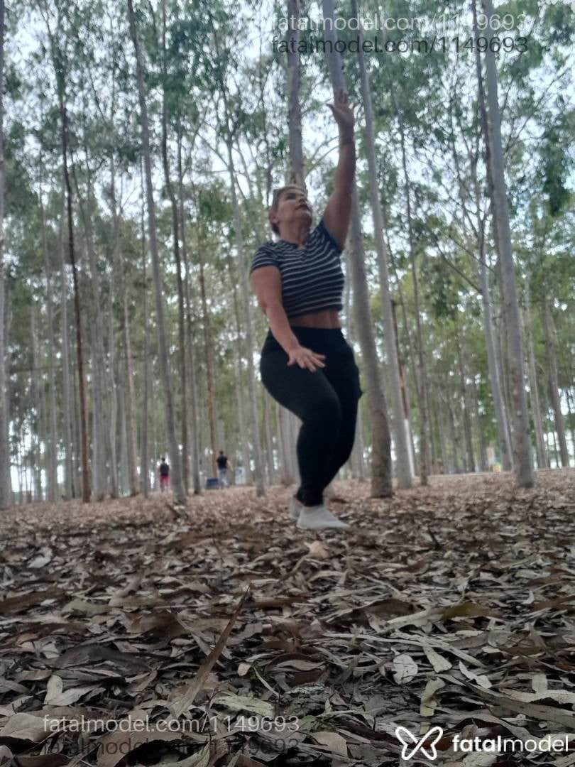 Acompanhante mulher loira (o) de olhos castanhos - Geiza