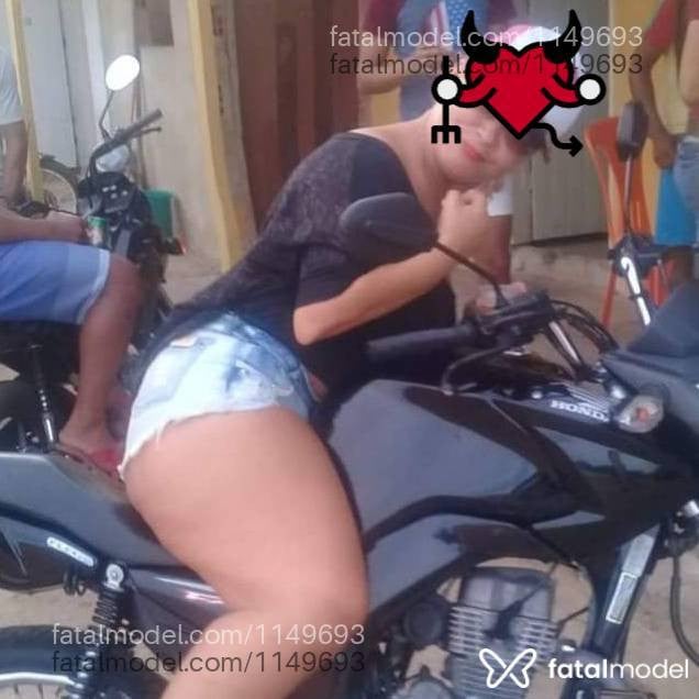 Acompanhante mulher loira (o) de olhos castanhos - Geiza