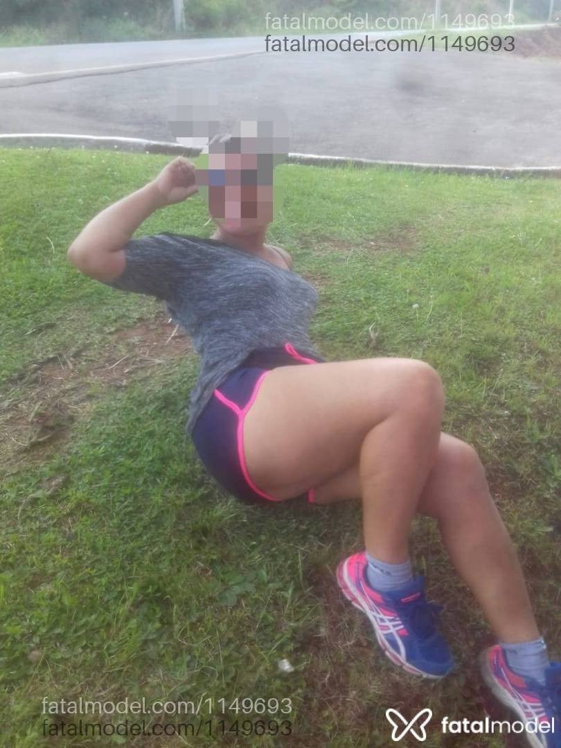 Acompanhante mulher loira (o) de olhos castanhos - Geiza