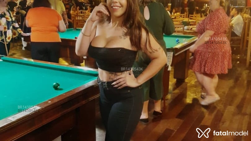Acompanhante mulher com cabelo castanho de olhos verdes em Virtual Acompanhante mulher com cabelo castanho de olhos verdes em Virtual - Sophia Bittencour