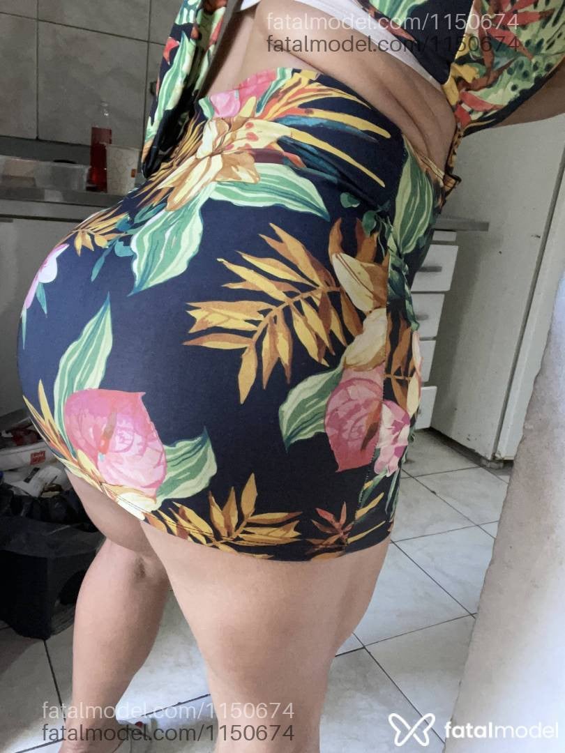 Acompanhante mulher loira (o) de olhos castanhos - Pamela Puch