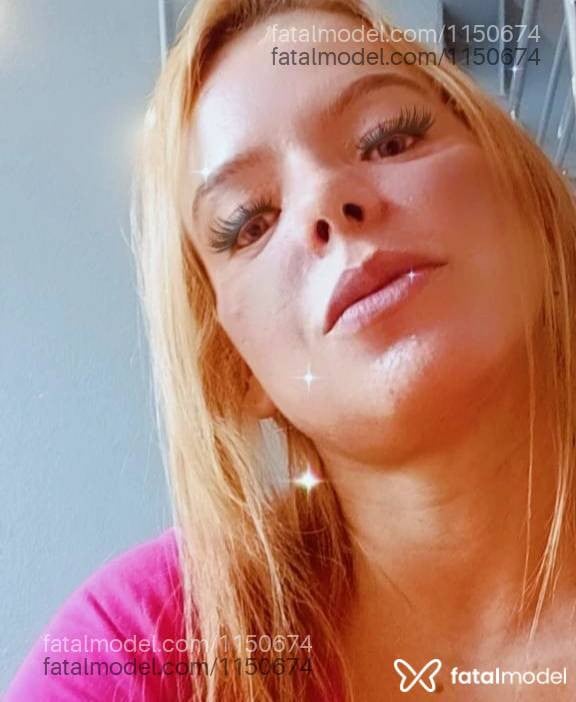 Acompanhante mulher loira (o) de olhos castanhos - Pamela Puch