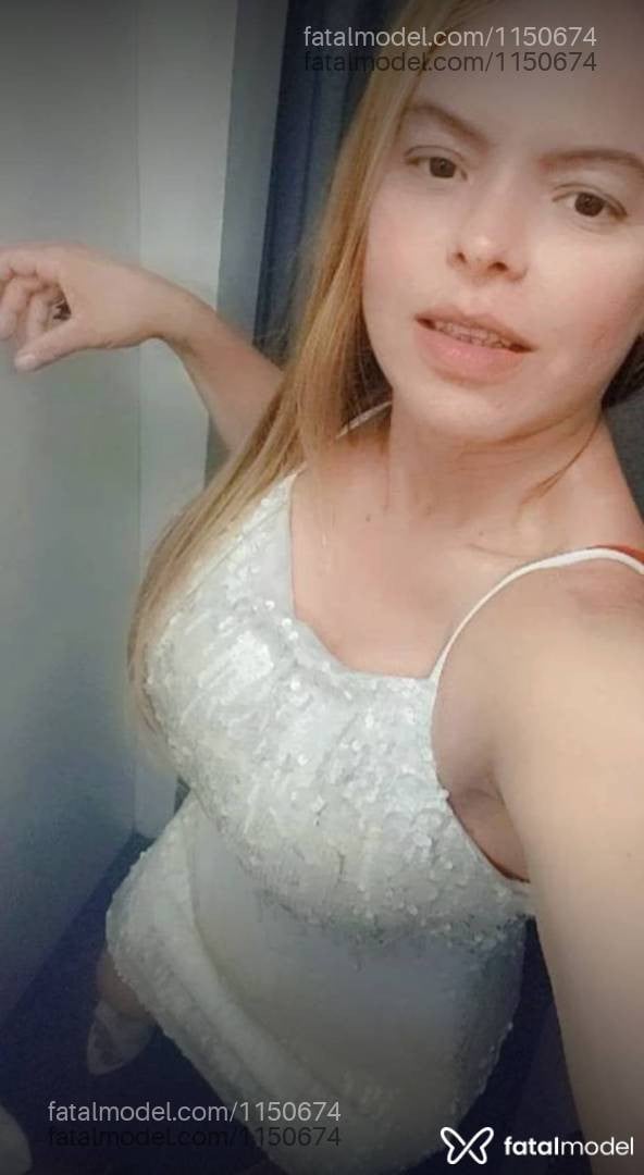 Acompanhante mulher loira (o) de olhos castanhos - Pamela Puch