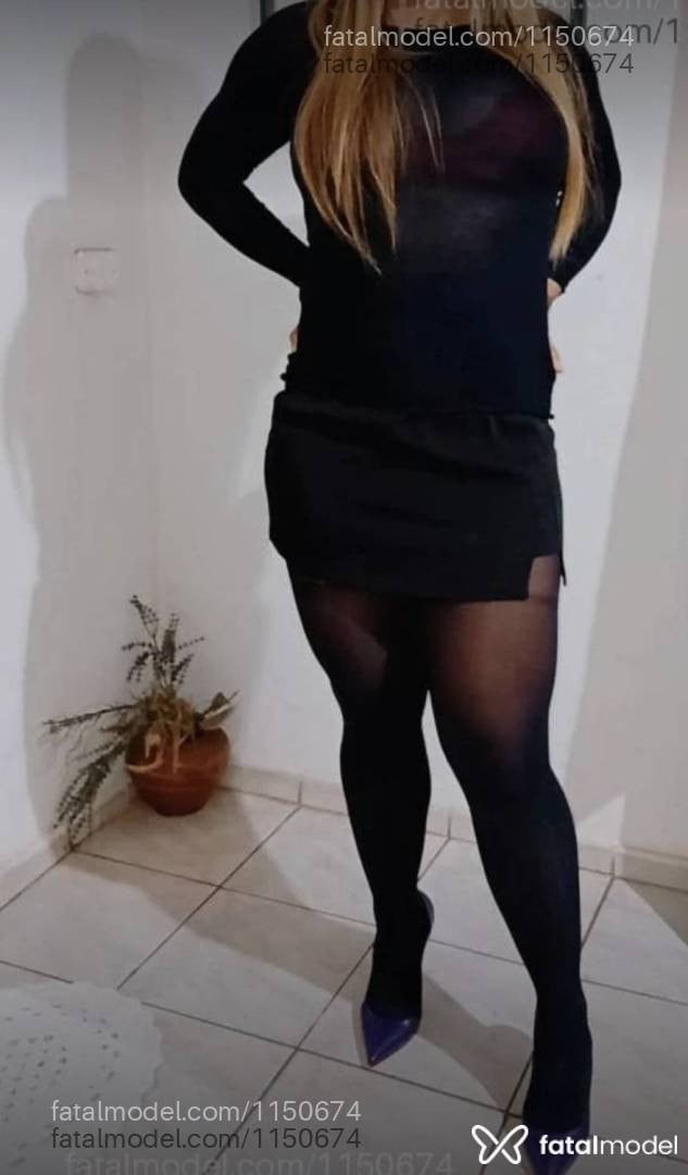 Acompanhante mulher loira (o) de olhos castanhos - Pamela Puch