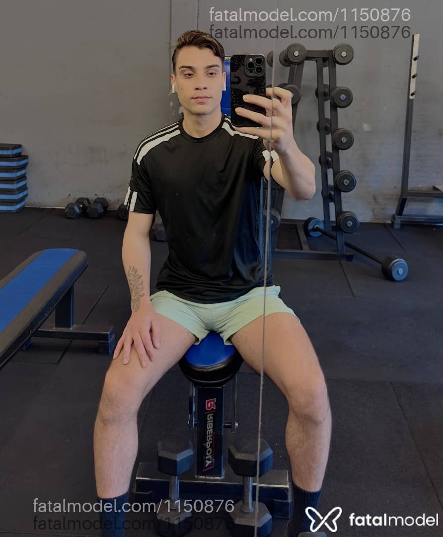 Acompanhante homem com cabelo castanho de olhos castanhos - Lucas Acompanhante homem com cabelo castanho de olhos castanhos - Lucas