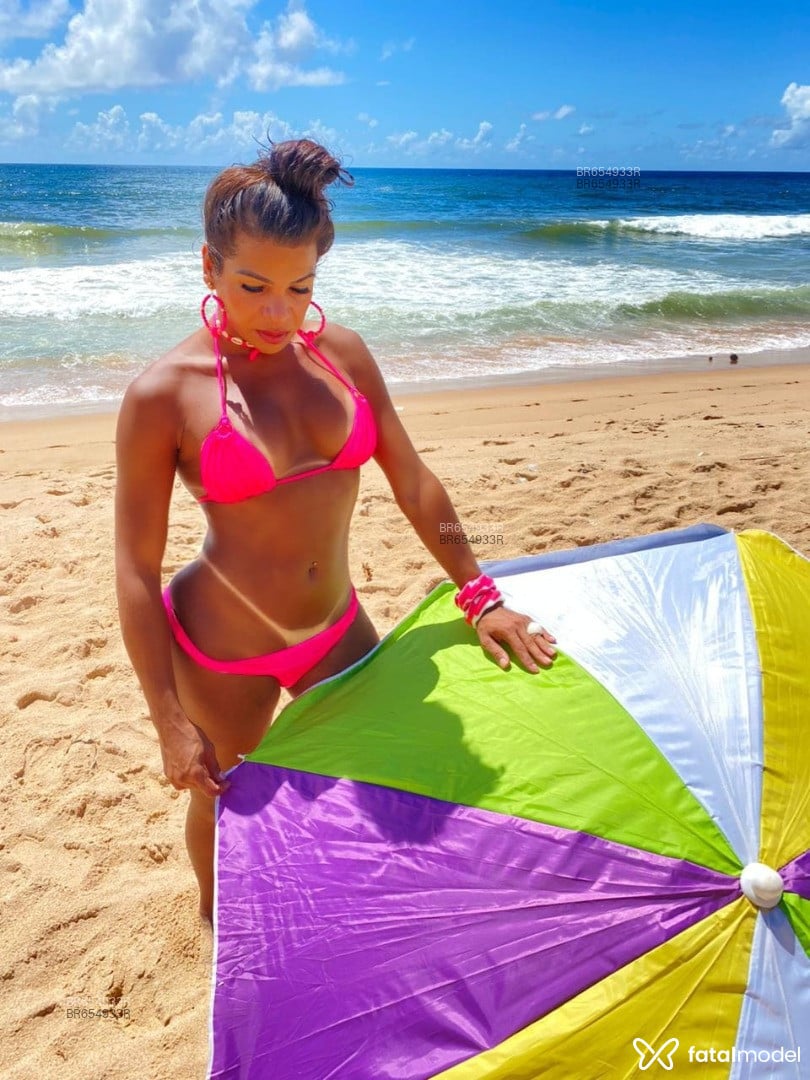 Acompanhante mulher trans com cabelo castanho de olhos castanhos em Salvador - Polyanna
