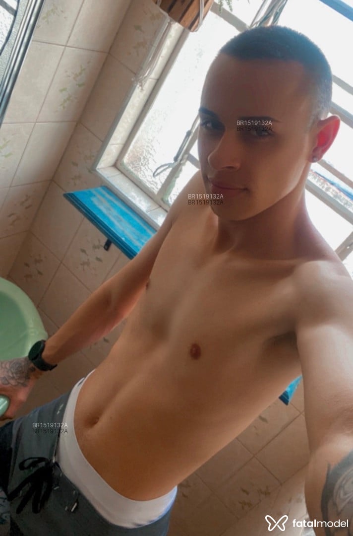 Acompanhante homem com cabelo castanho de olhos castanhos em Guaratinguetá Acompanhante homem com cabelo castanho de olhos castanhos em Guaratinguetá - Lucas