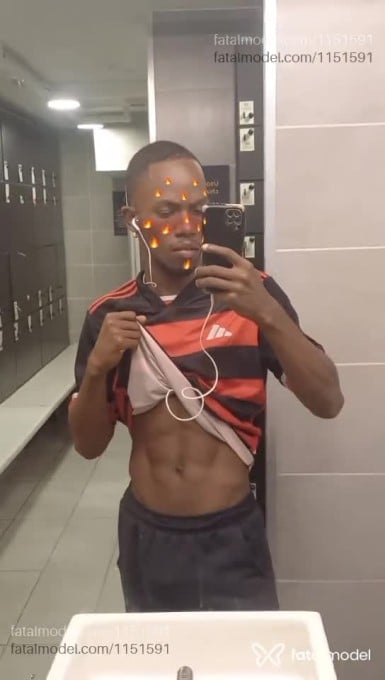 Acompanhante homem sem cabelo de olhos pretos em Rio de Janeiro - Ramoni