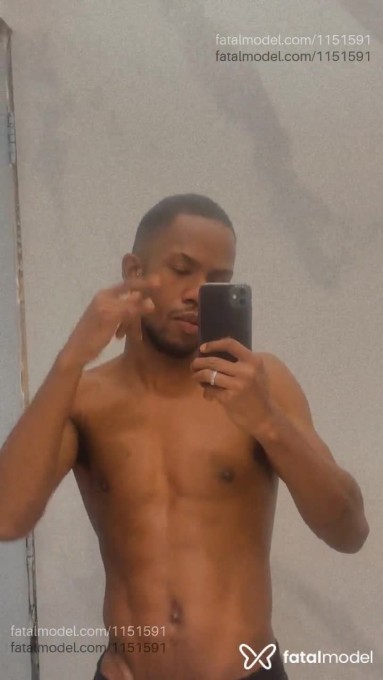 Acompanhante homem sem cabelo de olhos pretos em Rio de Janeiro - Ramoni