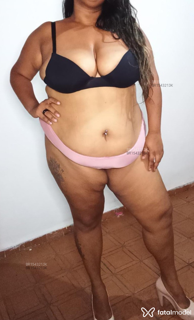 Acompanhante mulher com cabelo colorido de olhos castanhos em Goiânia Acompanhante mulher com cabelo colorido de olhos castanhos em Goiânia - Ariel Santos