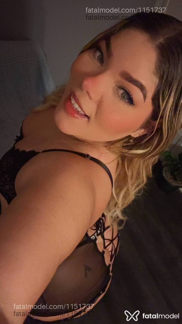 Acompanhante mulher loira (o) de olhos castanhos - Laura Luisa
