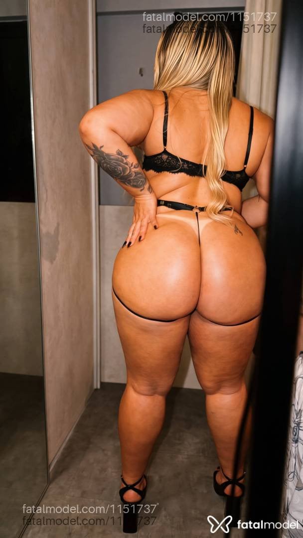 Acompanhante mulher loira (o) de olhos castanhos - Laura Brito