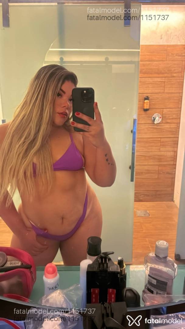 Acompanhante mulher loira (o) de olhos castanhos - Laura Brito