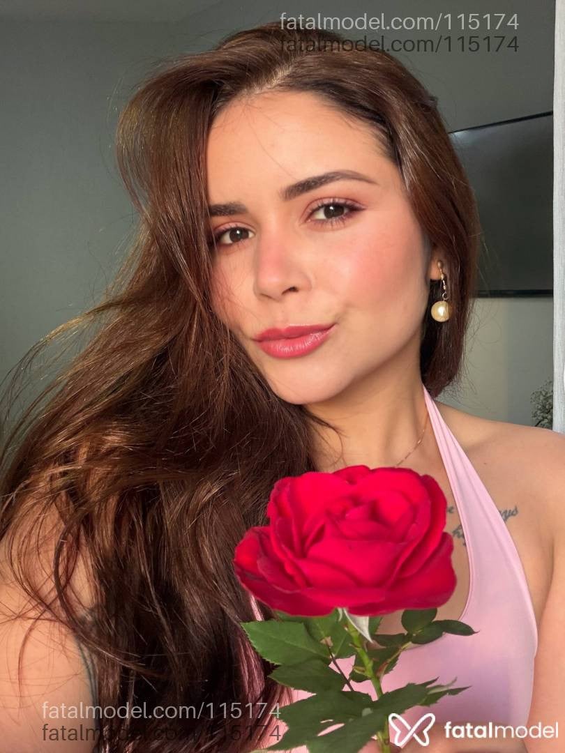 Acompanhante mulher com cabelo castanho de olhos castanhos em Conselheiro Lafaiete - Marianna