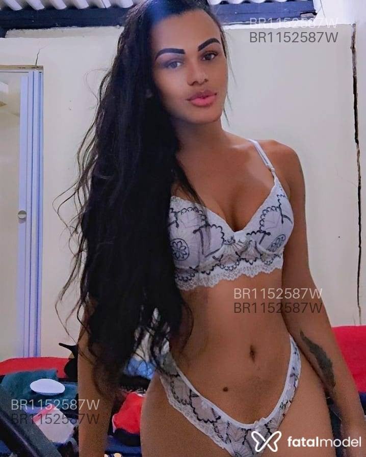 Acompanhante travesti com cabelo grisalho de olhos castanhos em Salvador - Steffany
