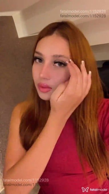 Acompanhante mulher com cabelo castanho de olhos verdes - Juliana Campos