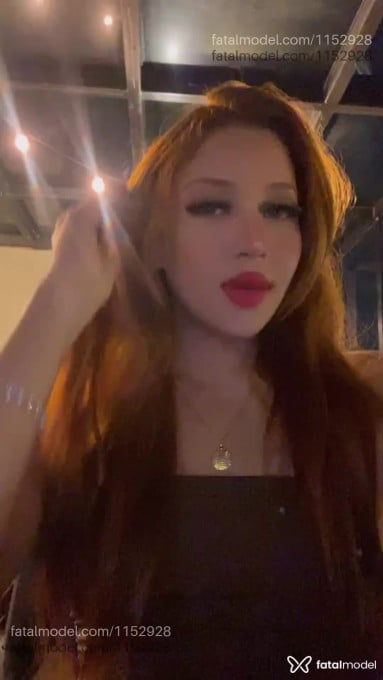 Acompanhante mulher com cabelo castanho de olhos verdes - Juliana Campos