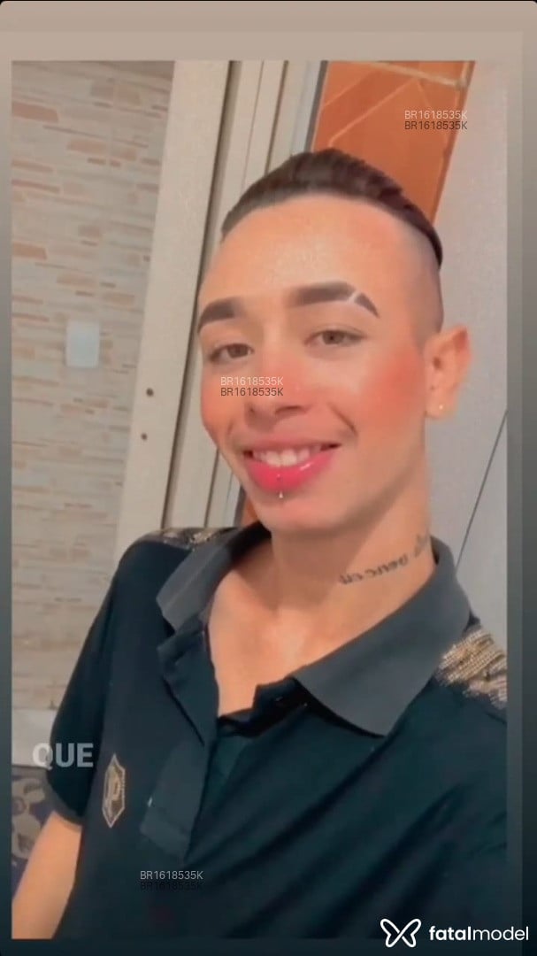 Acompanhante homem com cabelo castanho de olhos mel em São Paulo Acompanhante homem com cabelo castanho de olhos mel em São Paulo - Rener Silva