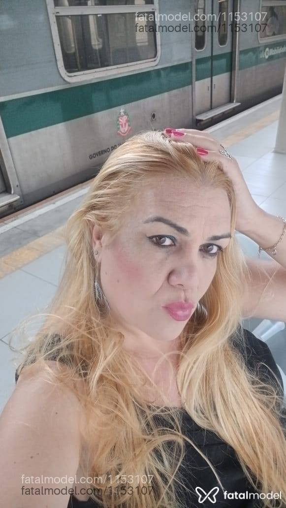 Acompanhante mulher trans loira (o) de olhos mel em Jandira - Melissa