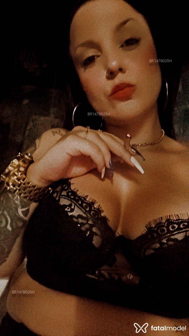 Acompanhante mulher com cabelo castanho de olhos castanhos em Imbé Acompanhante mulher com cabelo castanho de olhos castanhos em Imbé - Suzy