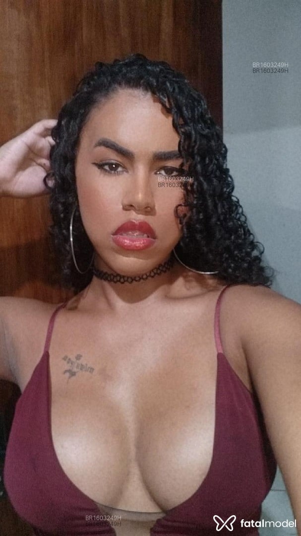 Acompanhante mulher trans morena (o) de olhos castanhos em Uberlândia - Loh Gomes