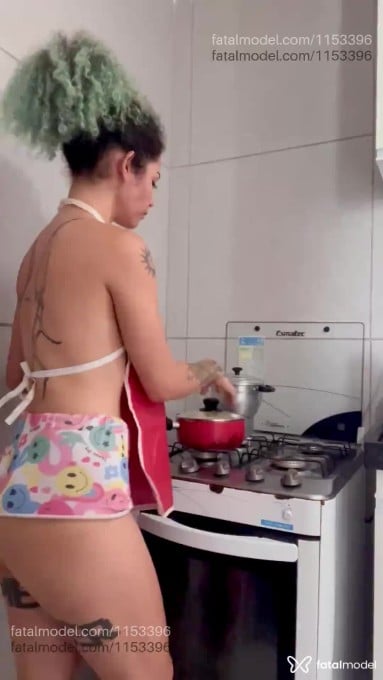 Acompanhante mulher morena (o) de olhos castanhos - Gameover