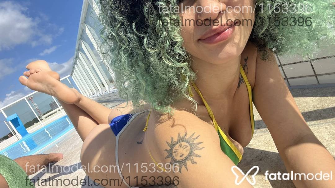 Acompanhante mulher morena (o) de olhos castanhos - Gameover