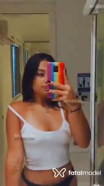 Acompanhante mulher com cabelo castanho de olhos castanhos em Balneário Camboriú - Julia Monteiro