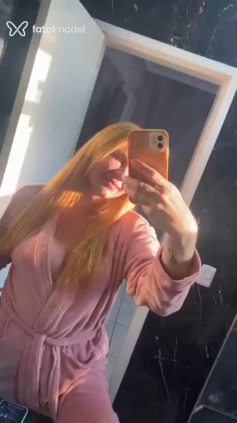 Acompanhante mulher trans ruiva (o) de olhos castanhos - Marina Magalhães