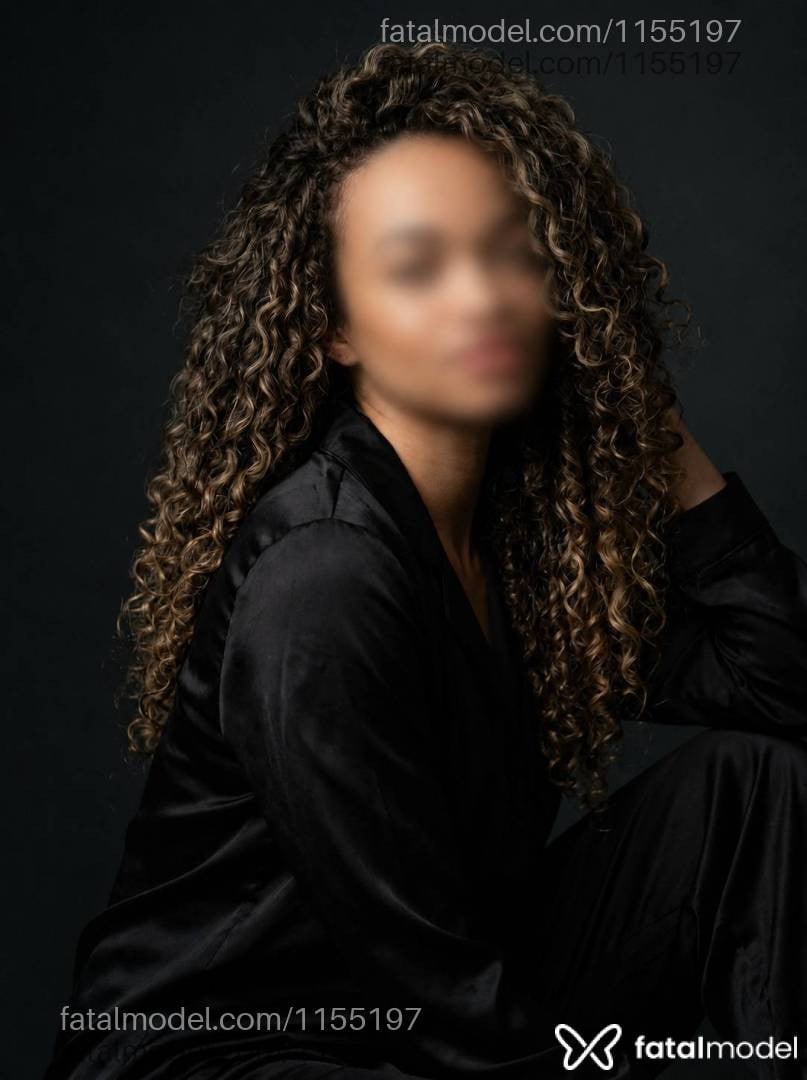 Acompanhante mulher morena (o) de olhos pretos - Fernanda Nanda