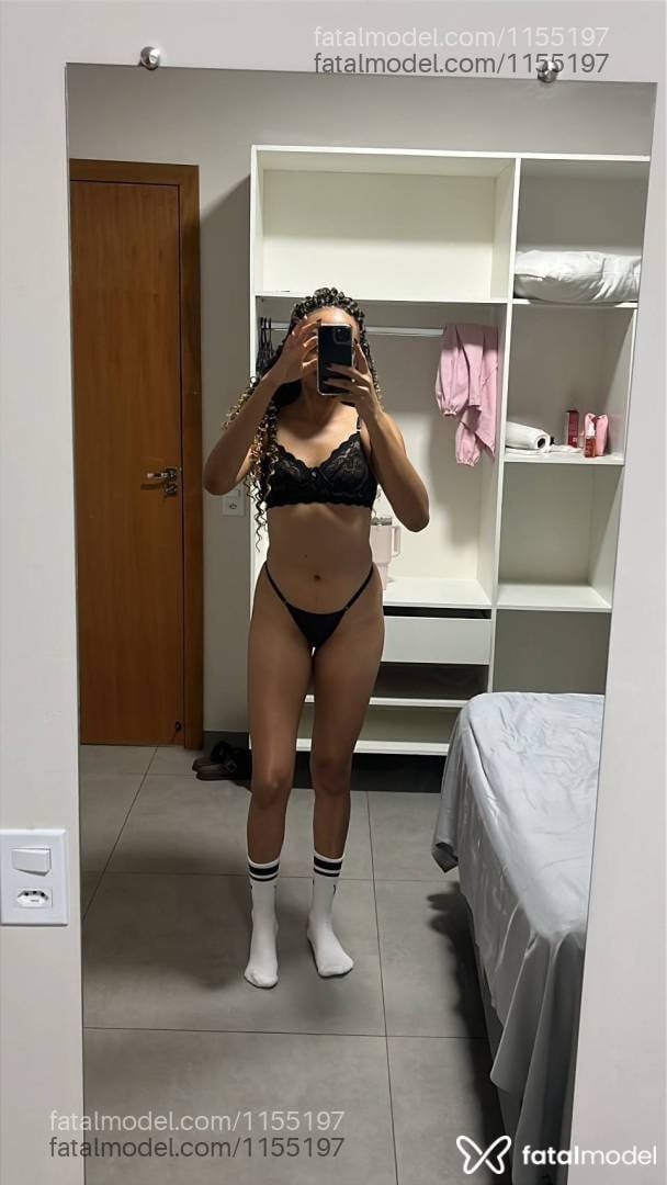 Acompanhante mulher morena (o) de olhos pretos - Fernanda Nanda