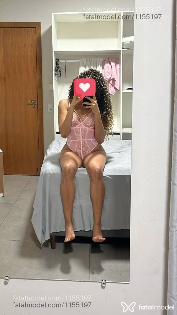 Acompanhante mulher morena (o) de olhos pretos - Fernanda Nanda
