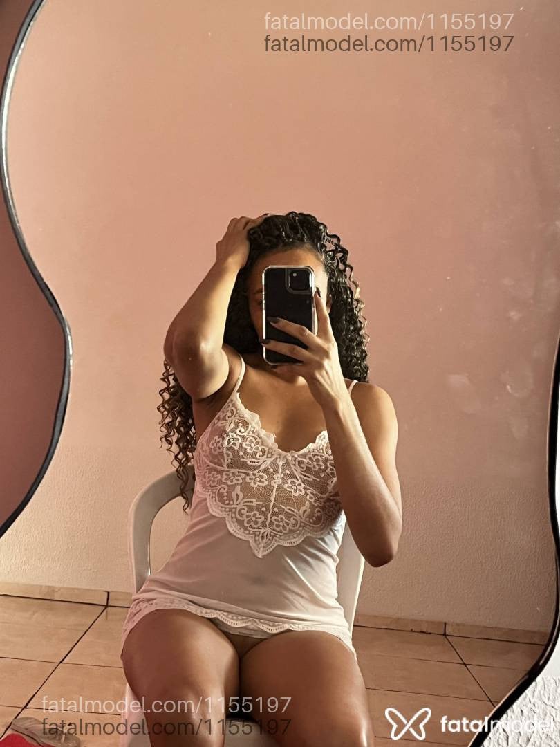 Acompanhante mulher morena (o) de olhos pretos - Fernanda Nanda
