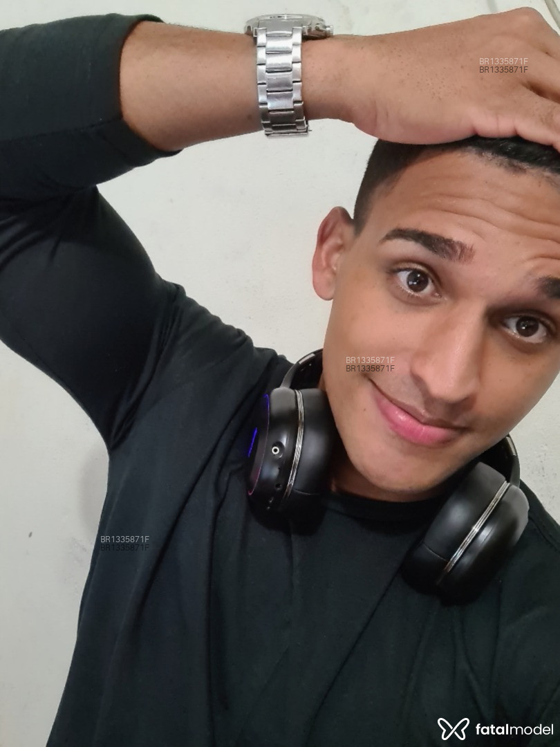 Acompanhante homem morena (o) de olhos castanhos em Virtual - Kaleb