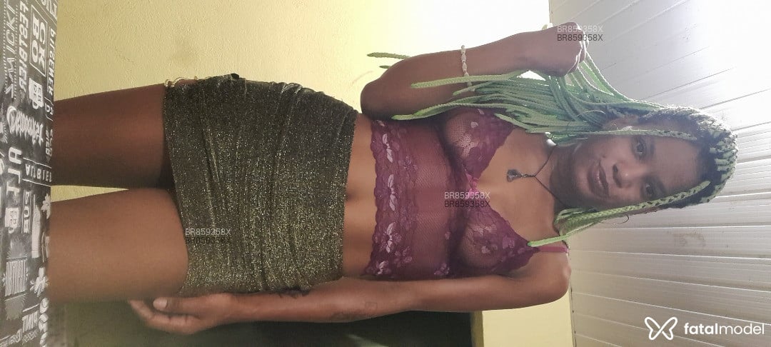 Acompanhante mulher morena (o) de olhos castanhos em Araxá - Sabrina