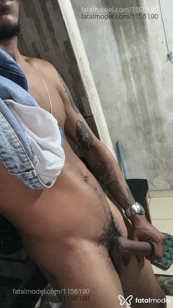Acompanhante homem morena (o) de olhos castanhos - Guilherme