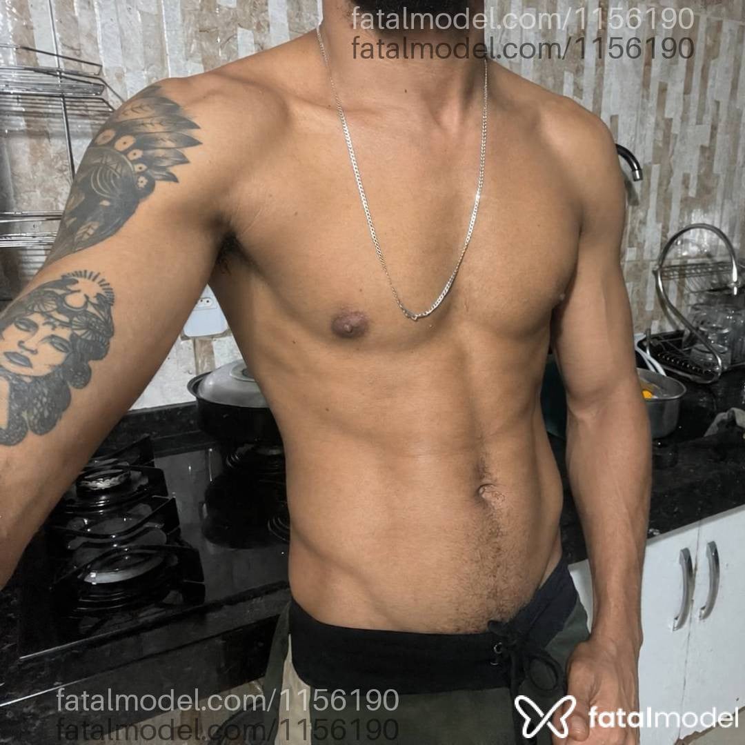 Acompanhante homem morena (o) de olhos castanhos - Guilherme