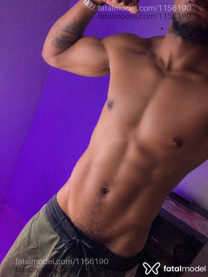 Acompanhante homem morena (o) de olhos castanhos - Guilherme