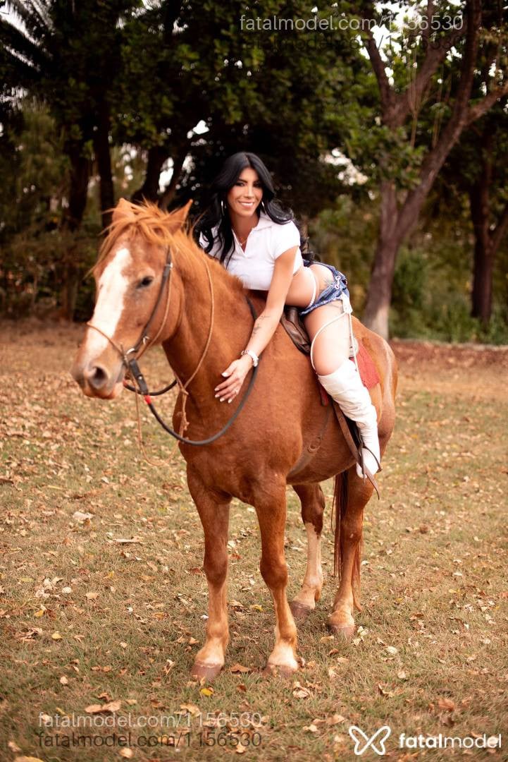 Acompanhante travesti morena (o) de olhos castanhos - Kamyla Ribeiro
