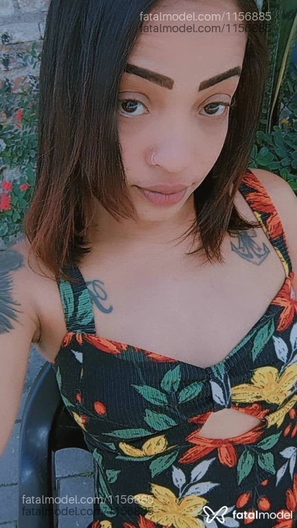 Acompanhante mulher com cabelo castanho de olhos pretos - Beatriz Valentin