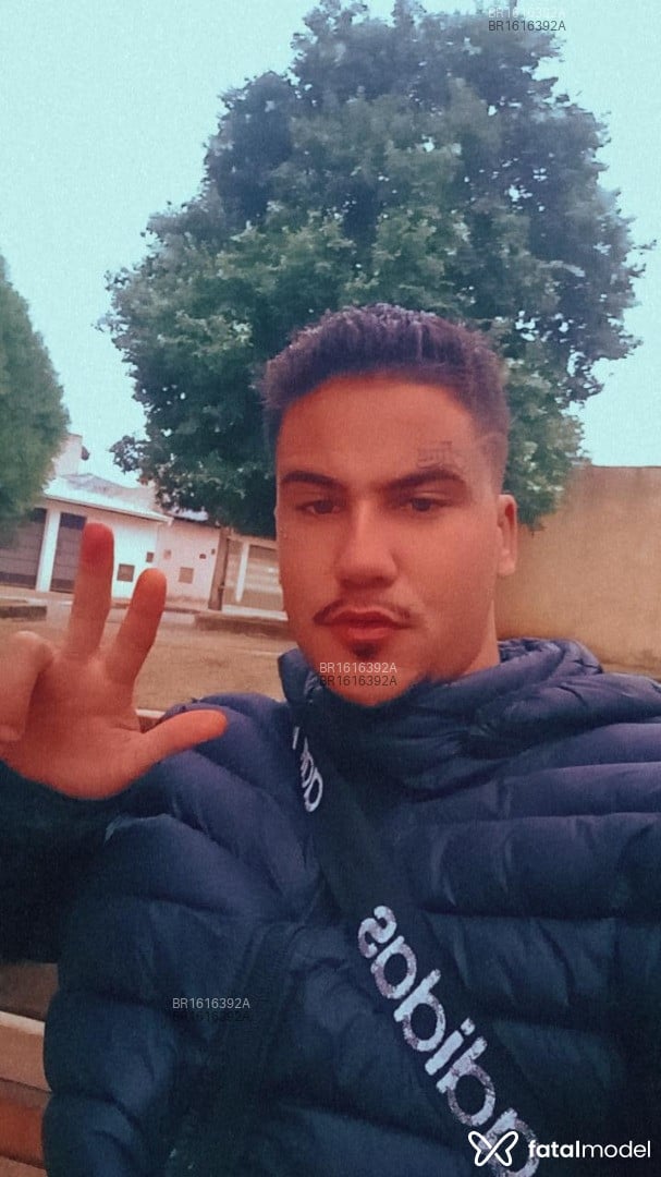 Acompanhante homem com cabelo castanho de olhos castanhos em Arcos Acompanhante homem com cabelo castanho de olhos castanhos em Arcos - Chefão Neon Fii