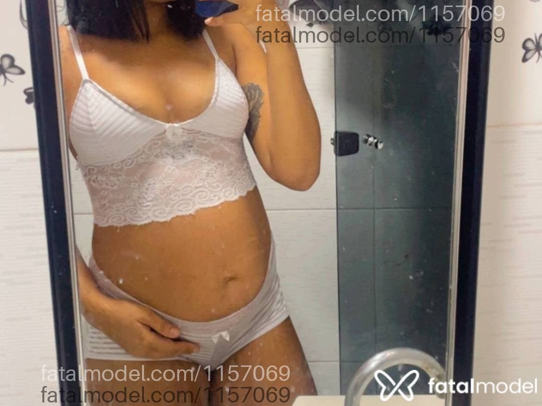 Acompanhante mulher morena (o) de olhos castanhos - Lara Lins