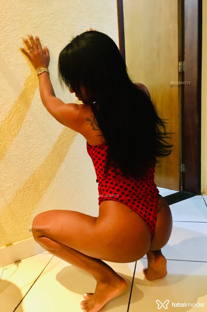 Acompanhante mulher morena (o) de olhos castanhos em Vitória da Conquista - Hellen Moraes