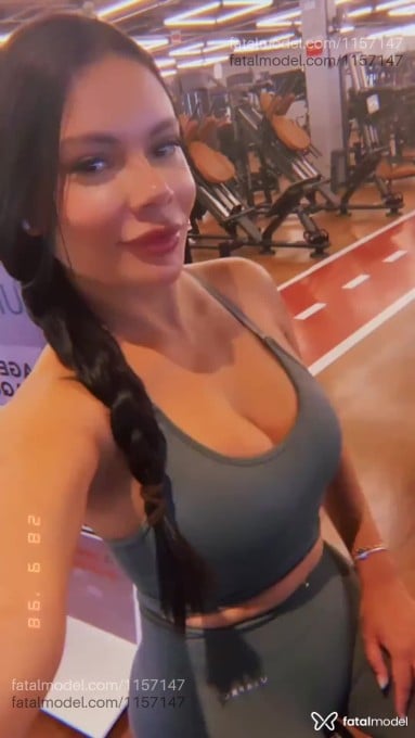 Acompanhante mulher com cabelo castanho de olhos castanhos - Daiane mattos