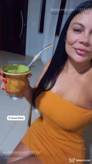 Acompanhante mulher com cabelo castanho de olhos castanhos - Daiane mattos