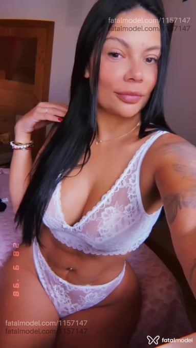Acompanhante mulher com cabelo castanho de olhos castanhos - Daiane mattos