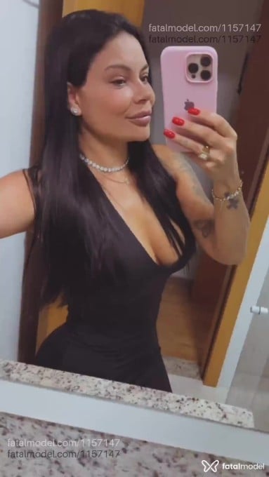 Acompanhante mulher com cabelo castanho de olhos castanhos - Daiane mattos