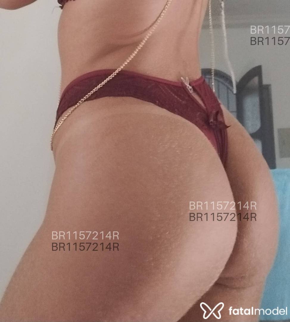 Acompanhante mulher com cabelo castanho de olhos castanhos em Vila Velha - Cléo Barikelo