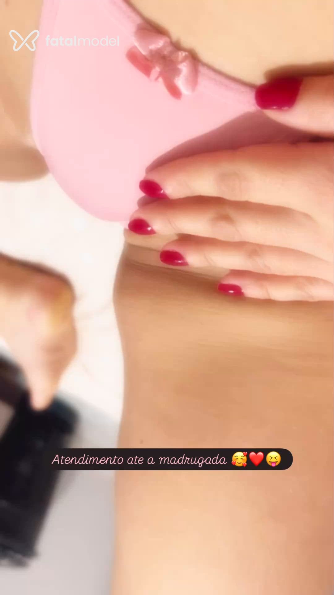 Acompanhante mulher loira (o) de olhos castanhos - Carol Ferraz